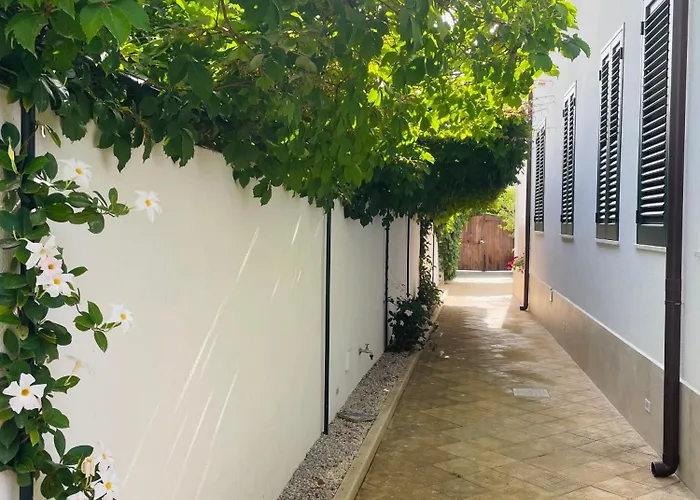 住宿加早餐酒店 Alemar 3*